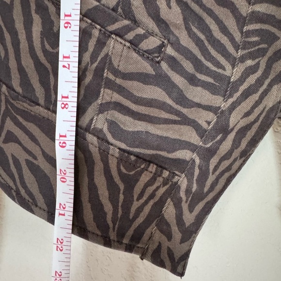 White House Black Market Women's Outline Zebra Chocolate Snap Jacket 12P - Picture 13 of 13